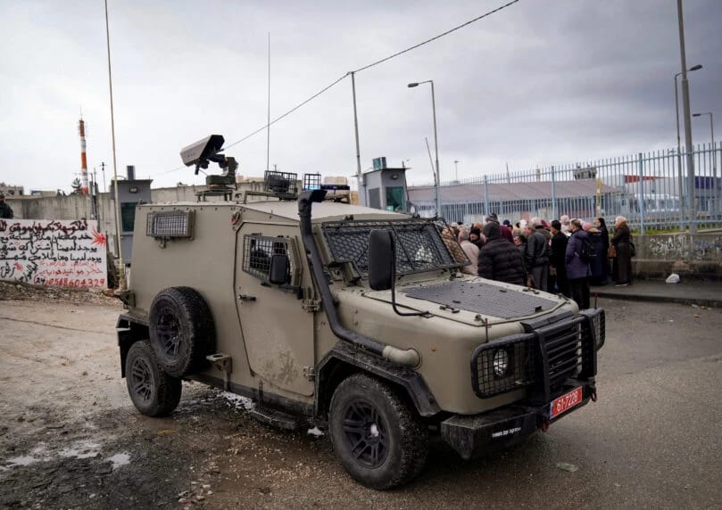 一名以色列阿拉伯女恐怖分子从红区进入蓝区，试图在东耶路撒冷的扎伊姆检查站发动汽车冲撞袭击。这名女恐怖 ...