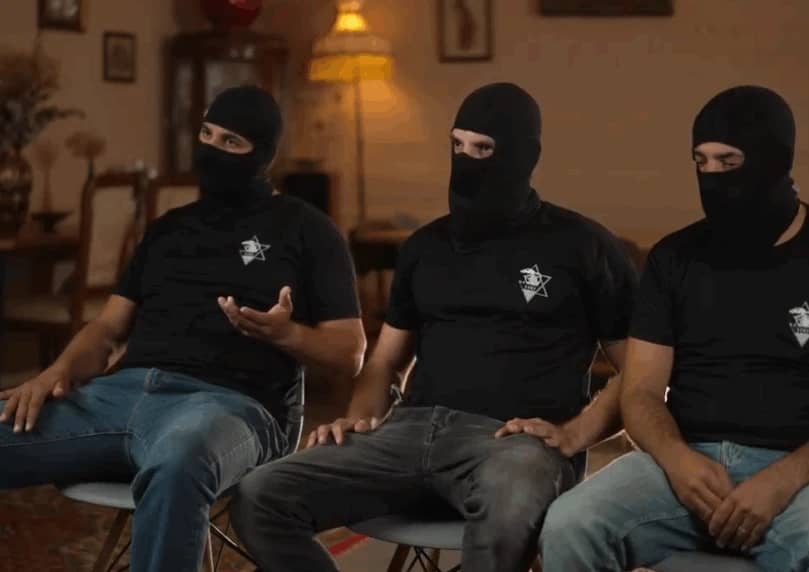 被控在也门野战拘留设施虐待恐怖分子诺赫巴的“百人部队”预备役人员打破沉默，讲述了过去一年零四个月的痛 ...