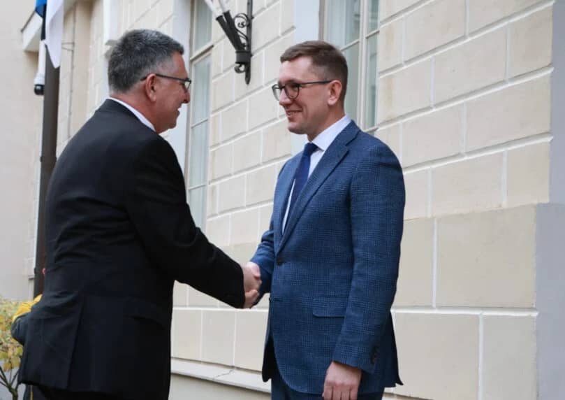 应外交部长吉迪恩·萨尔的要求，爱沙尼亚取消了对以色列的旅行警告。最近，爱沙尼亚对以色列国的支持十分明 ...