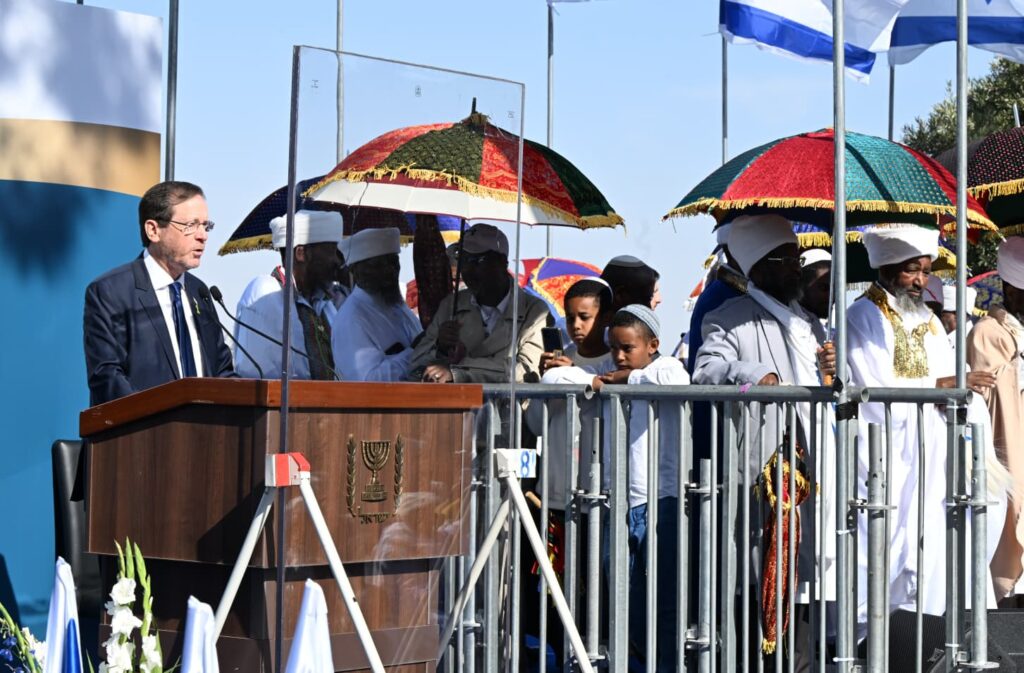 20日， 贝塔以色列社区 在耶路撒冷谢罗弗长廊庆祝锡格德节。这个节日的起源可以追溯到以斯拉和尼希米时代， ...