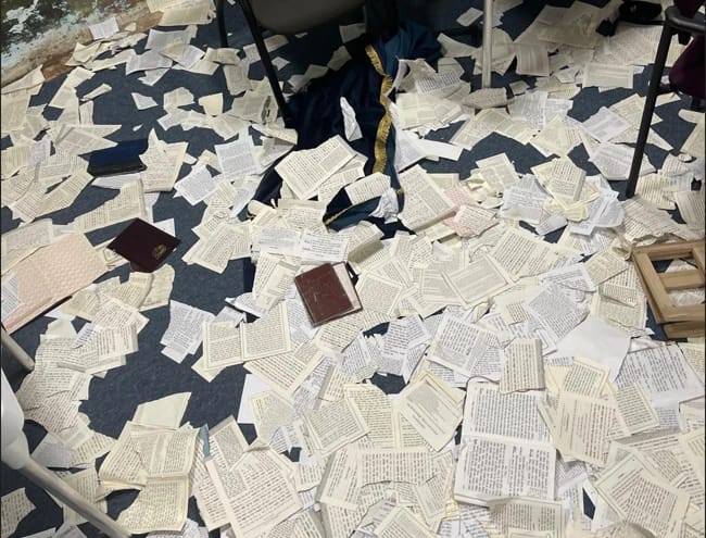 一名29岁的埃文耶胡达居民因涉嫌在卡迪马佐兰定居点的也门犹太教堂实施严重破坏而被捕并被起诉。警方在调查 ...