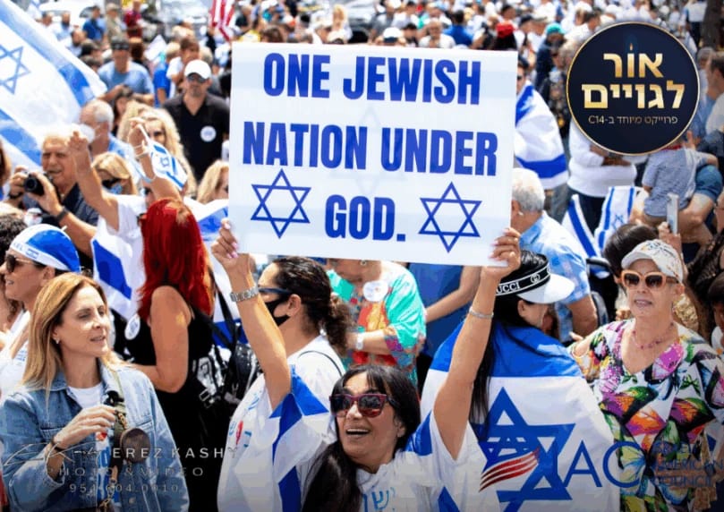 飓风袭击佛罗里达后，以色列援助组织首批抵达提供物资，援助不同身份受灾者。 ... ...