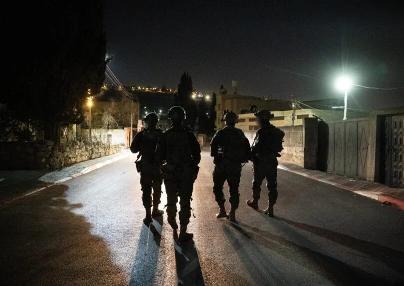 北撒玛利亚大规模反恐行动启动，扫描约 100 个地点、逮捕数十名嫌疑人，缴获气枪及数万谢克尔恐怖资金。以  ...