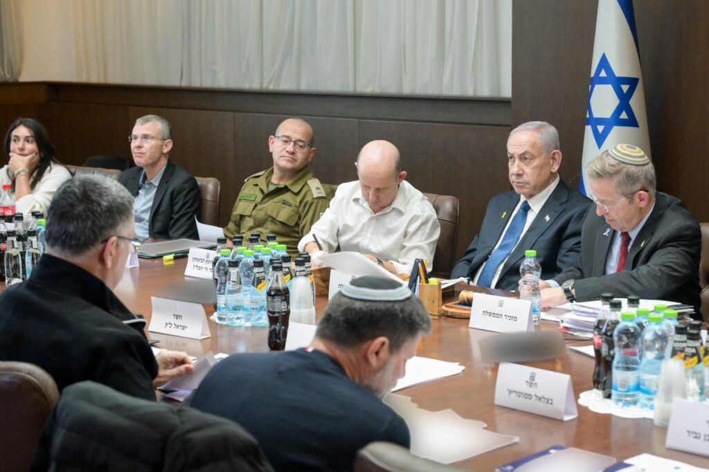 以色列总理本雅明·内塔尼亚胡按惯例于周四在耶路撒冷总理办公室召开政治安全内阁会议。出席者包括以色列国 ...