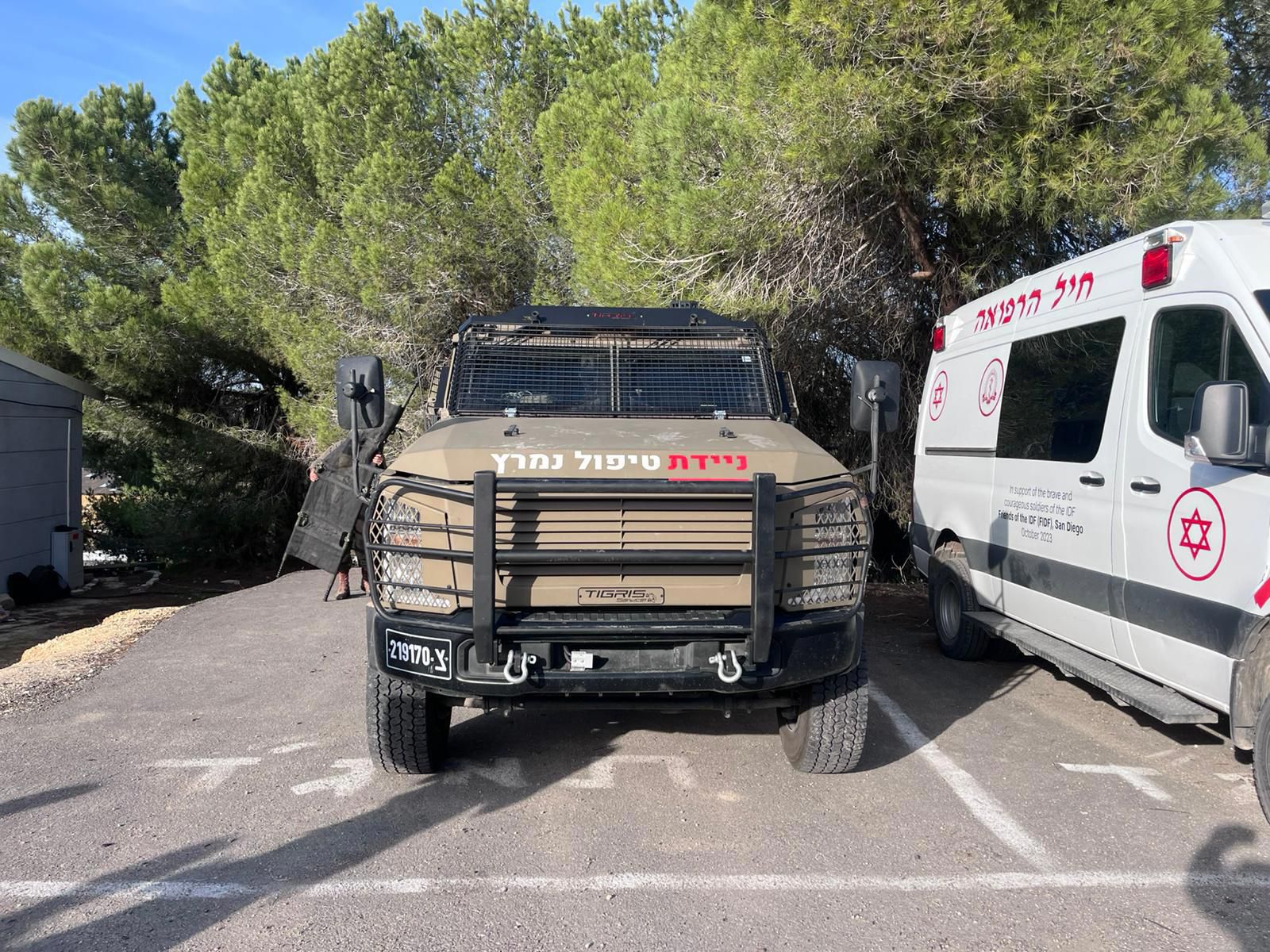 以军首款装甲救护车.