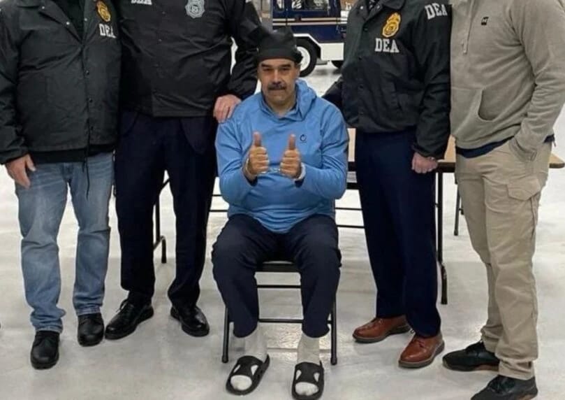 美军三角洲特种部队在夜间行动中于委内瑞拉抓捕总统尼古拉斯·马杜罗及其妻子，并将其转移至美国 ... ...