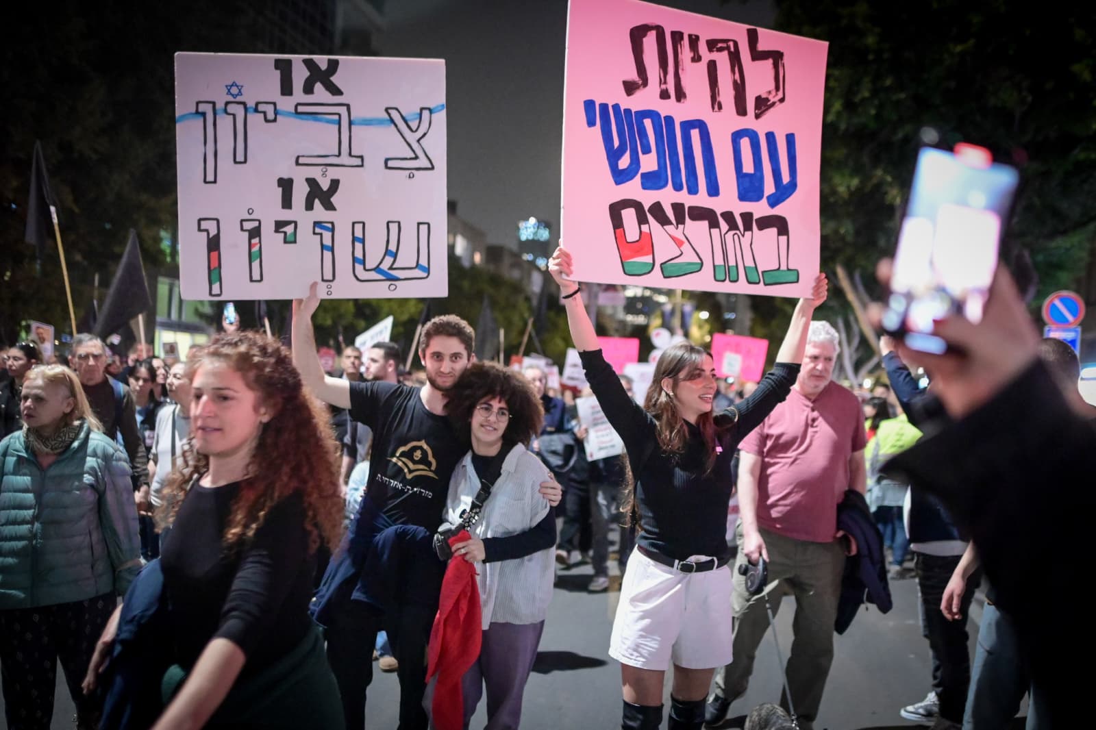 特拉维夫发生反对阿拉伯社会暴力的抗议活动。前议员扎哈尔卡及拉哈特市长在活动中就加沙停火、内盖夫地区归 ...