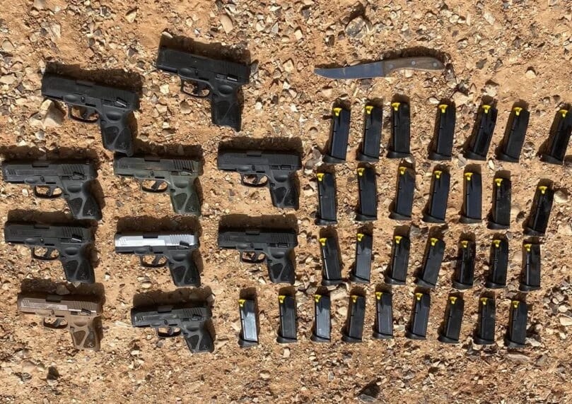 ​以色列国防军在埃及边境拦截了一架携带10支手枪及弹药的无人机。 ​安全部队在埃齐翁旅辖区抓获了两名企  ...