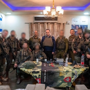 公交车爆炸事件 比巴斯兄弟谋杀真相 总理誓言摧毁哈马斯 犹大和撒马利亚的主权决议 ...